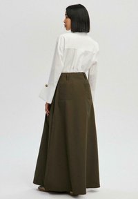 Touché Privé WITH DARTS - Jupe longue - khaki