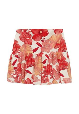 Spódnica w kwiaty z białym tłem i żywymi czerwonymi i pomarańczowymi kwiatami. Projekt zawiera falbaniasty dół, co dodaje tekstury.