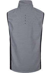 Hellgraue ärmellose Weste mit hohem Kragen, schwarzen Seitenpanelen und einem gemusterten Rücken, der kleine Perforationen in einem dreieckigen Design zeigt.
