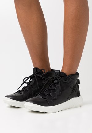 ST.1 LITE - Høye joggesko - black