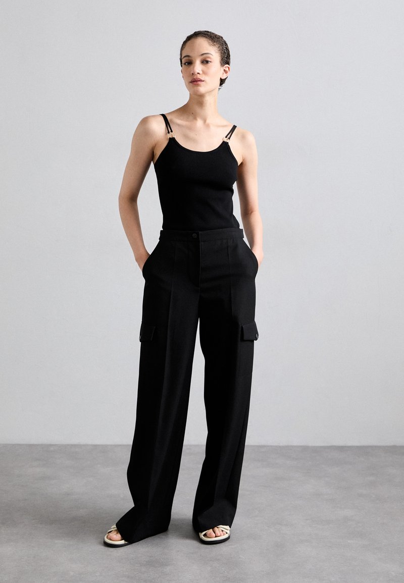 Tunique Débardeur Sandro Noir – Taille T1 – Dos En V – Style Caftan élégant – Occasion En Bon état