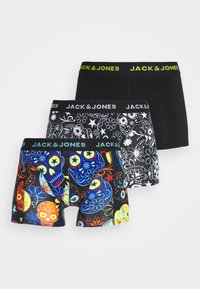 Drei Paar JACK & JONES Boxershorts: eine einfarbig schwarz, eine mit floralem schwarz-weißem Muster und eine mit buntem Totenkopf- und Blumendesign.