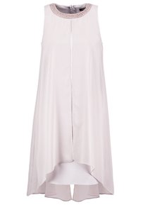 Robe sans manches en rose pâle avec un ourlet asymétrique, dotée d'un col en perles et d'un zip visible dans le dos. Tissu doux et fluide.