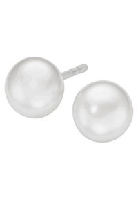 Orecchini a perla bianca con una forma liscia e rotonda e una finitura lucida; montati su un semplice chiodo metallico per una vestibilità sicura.