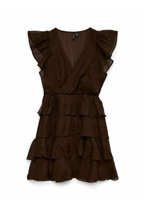 Mørkebrun lagdelt kjole med volumiøse korte ærmer, en indpakket V-hals og et bindebælte i taljen.