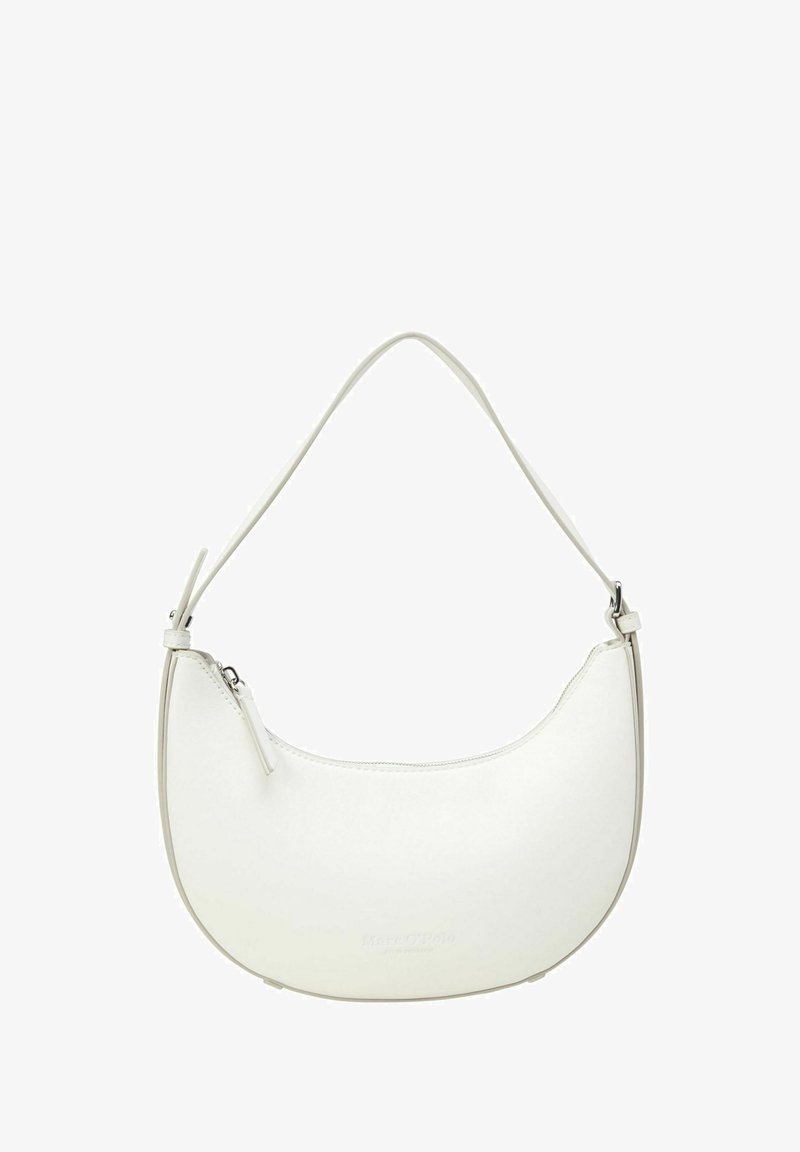 Weiße Leder-Schultertasche mit geschwungenem Design, flachem Reißverschluss und einem dünnen, verstellbaren Tragegurt. Dezente Prägung des Logos auf der Vorderseite.