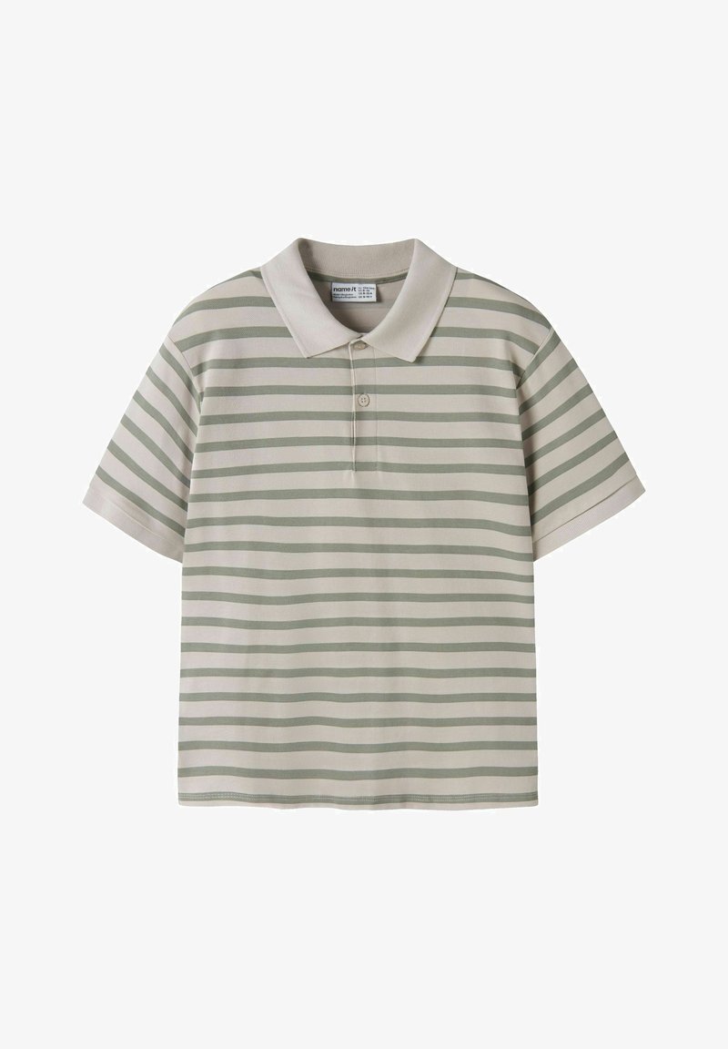 Polo à manches courtes avec des rayures horizontales beige et vert clair et un col beige, boutonné au niveau du cou.