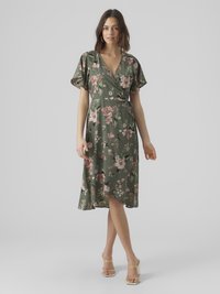 Vero Moda - VMSAKI SS CALF WRAP GA NOOS - Vestido informal - green Imagen en miniatura 1