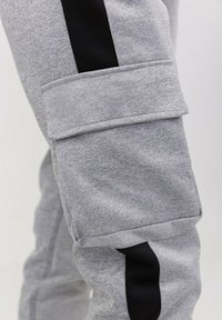 Non sélectionné, gris