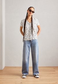 Esprit V NECK - T-shirt con stampa - off white