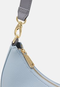 Valentino Bags ALEXIA - Kézitáska - polvere