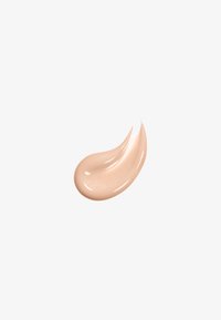 Beige kremaktig tekstur med en jevn, glanset finish, som viser en lys glans og en avsmalnet kant. Egnet for foundation eller concealer.