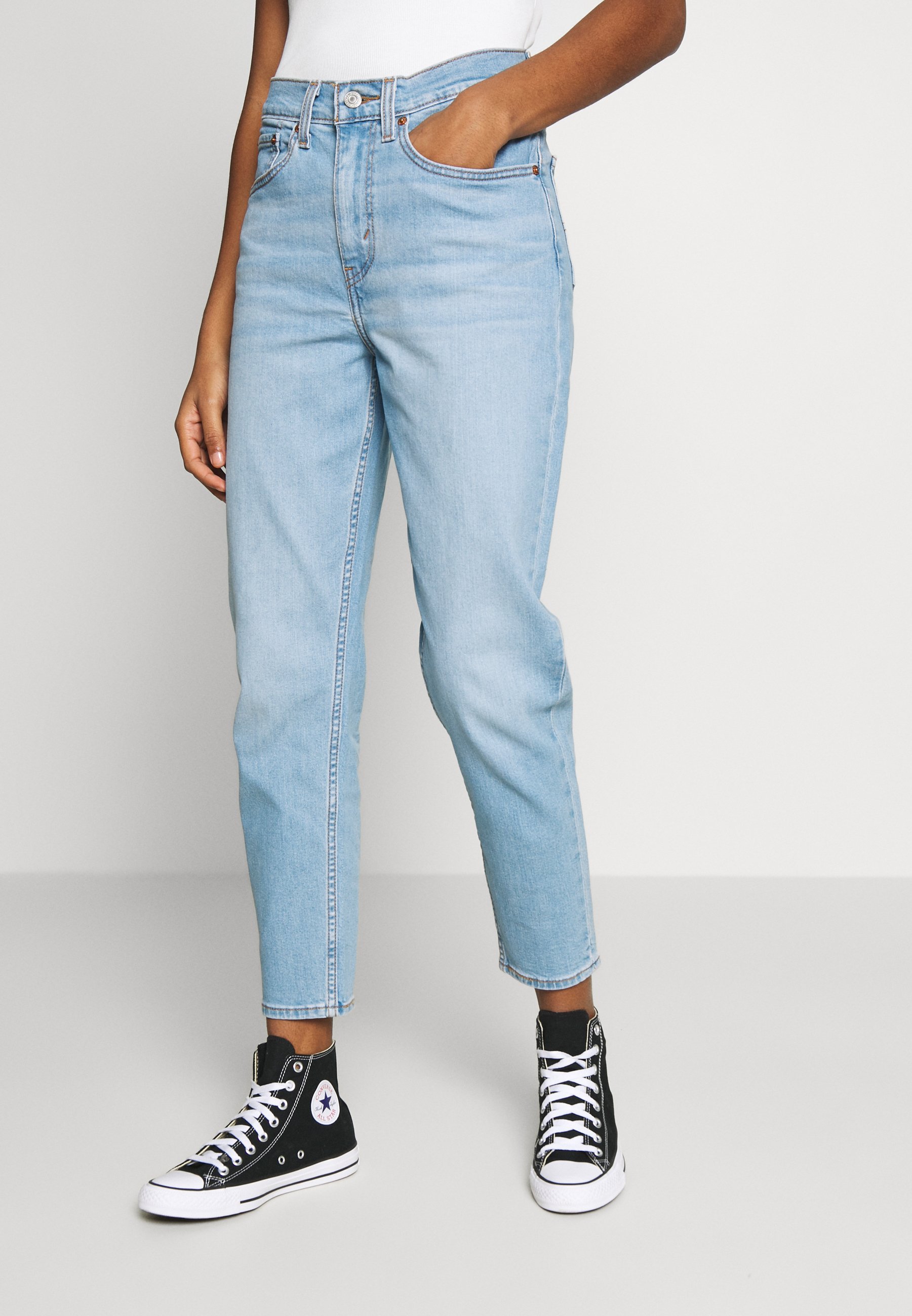Levi S Mom Jean Jeans Tapered Fit Pacific Lights Light Blue Denim Zalando De