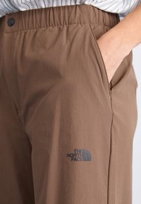 The North Face PANT - Nohavice - smokey brown