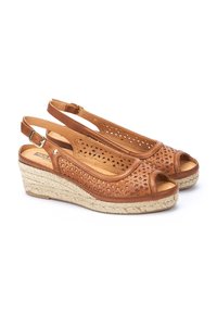 Pikolinos BENIDORM - Sandalias de cuña - brown