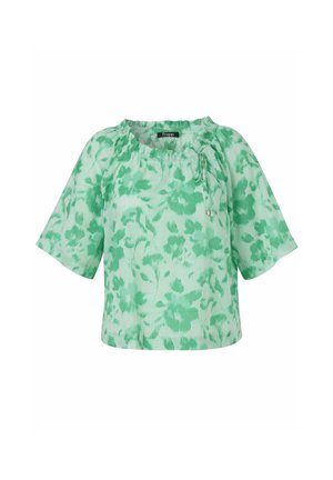 Blouse verte à fleurs avec manches courtes, encolure froncée et fines rayures verticales.