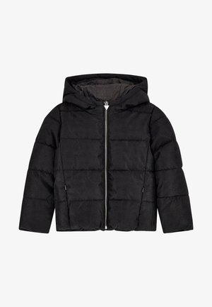 Juodas pūkinis džemperis su kapišonu, turintis įstrižinį siuvinėjimą, priekiniu užtrauktuku ir dviem šoninėm kišenėm. Lygus, matinio audinio paviršius.