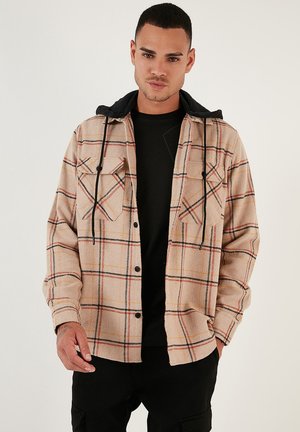 REGULAR FIT - Kevyt takki - beige