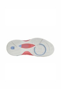 Schuhsohle mit einer weißen Gummisohle, die ein Zickzack-Griffmuster, rosa und blaue Akzente sowie ein kreisförmiges Designelement aufweist.