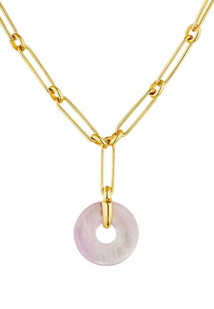 Collar de cadena en tono dorado que presenta eslabones ovalados y un colgante de piedra lavanda con un agujero central. Textura suave y diseño minimalista.