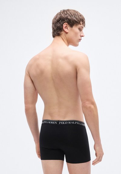 Crne pamučne bokserice s elastčnim pojasom na kojem je natpis "POLO RALPH LAUREN". Jednobojne i glatke teksture.