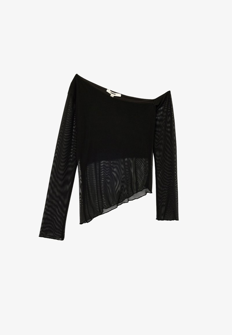 Top nero scollato sulle spalle con maniche lunghe trasparenti, caratterizzato da un tessuto testurizzato e un'orlo asimmetrico. Sezione superiore liscia, motivo ondulato sulle maniche.
