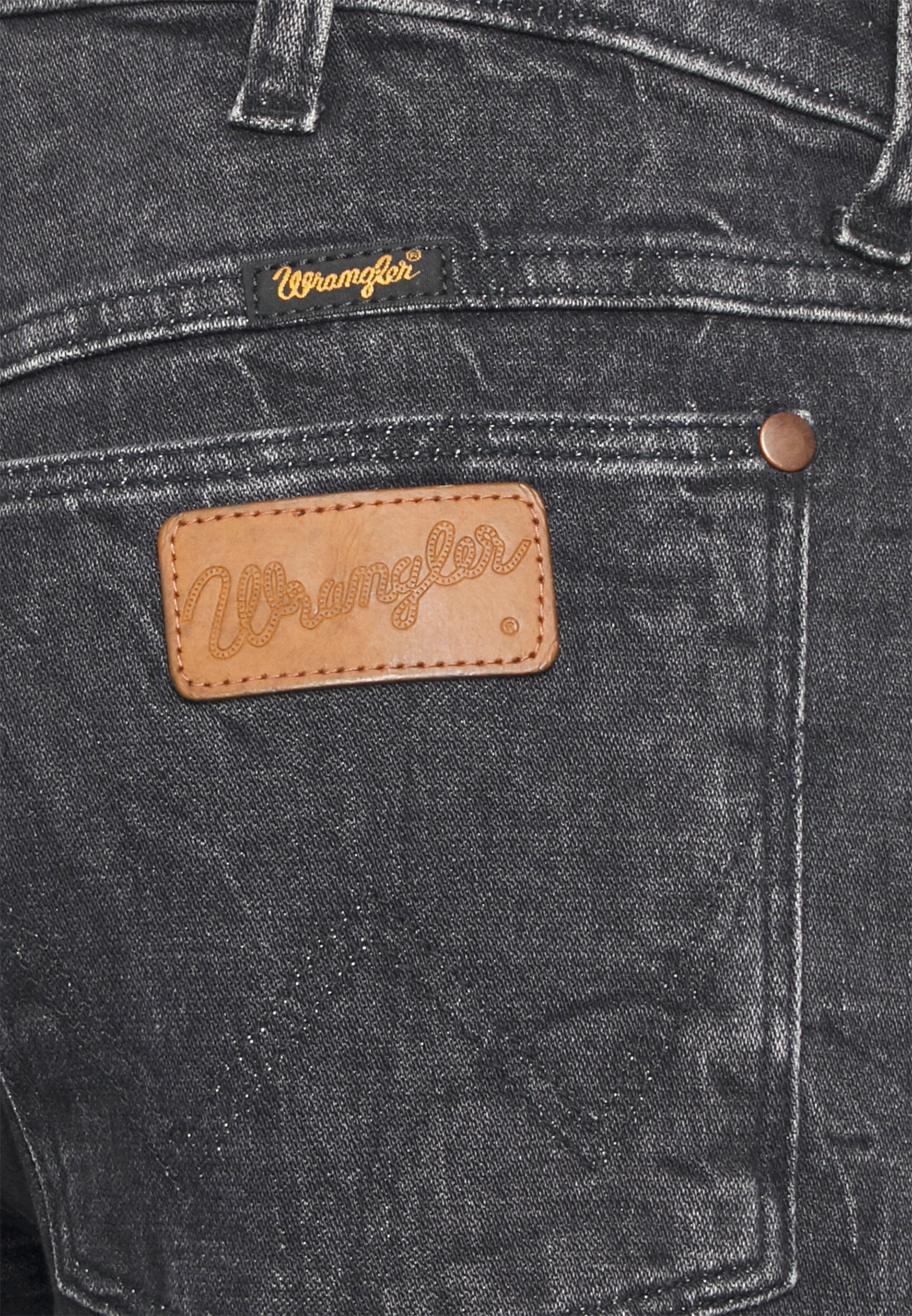 Wrangler LARSTON - Slim fit jeans - black lightning/grey denim - Zalando.de