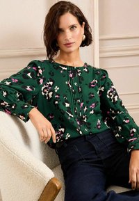 Love & Roses PETITE FIT - PINTUCK BUTTON DETAIL  - Palaidinė - green animal