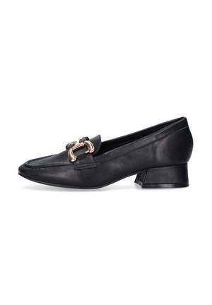 Mocasin de cuero negro con tacón bajo, punta cuadrada y un detalle de hebilla en tono dorado. Textura suave y diseño minimalista.