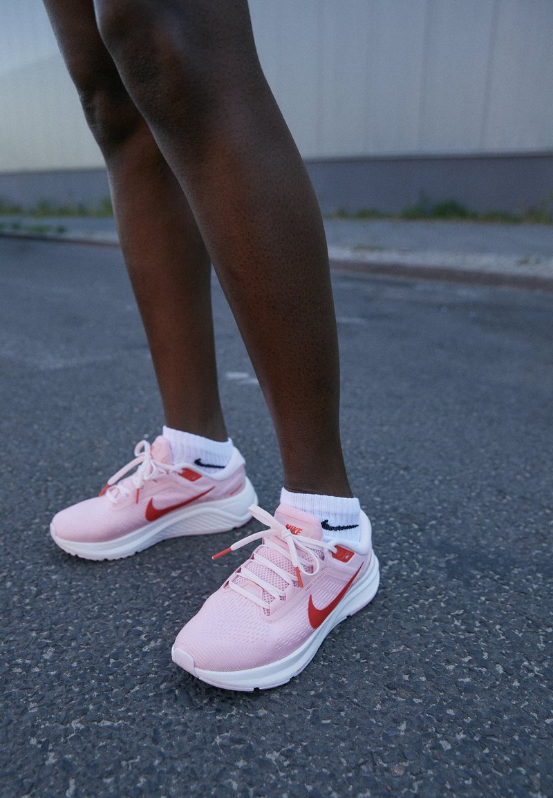 nike zoom structure 18 pink