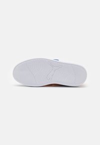 Puma COURTFLEX V2  - Scarpe da allenamento - zen blue/clementine/white