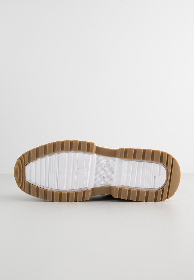 Schuhsohle in einer braun-weißen Farbgebung, mit einem strukturierten Gummigrip-Muster und erhöhten Rillen für bessere Traktion.