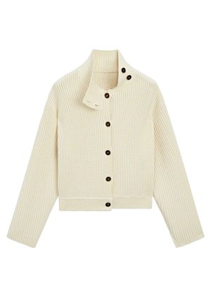 Cremefarbener, gerippter Strickcardigan mit langen Ärmeln, hohem Kragen und sechs dunklen Knöpfen an der Vorderseite, zwei am Kragen.