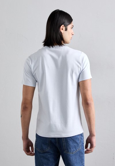 Filippa K STRETCH TEE - Pamata T-krekls - ice blue