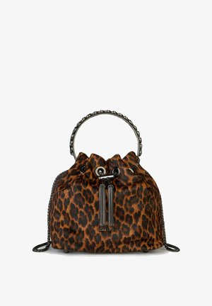 Emmerzak met luipaardprint, een zwart metalen lus als handvat, een trekkoordsluiting en een zijden kettingriem. Soepele stof met een kenmerkend dierenpatroon.