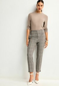 Next Bukser - brown check