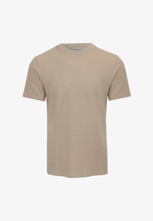 T-shirt beige à manches courtes en tissu texturé, avec un col rond et un design subtil. L'ourlet est droit sans embellissements.