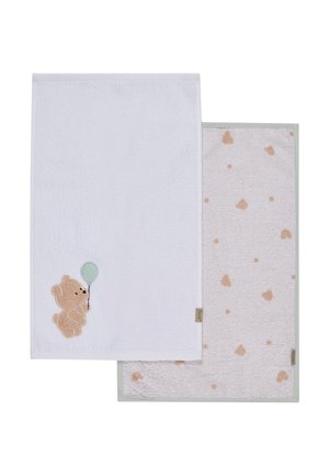 Due asciugamani per bambini, uno bianco con un orsacchiotto che tiene un palloncino verde, l'altro grigio chiaro con piccole macchie marroni e bordi verdi.