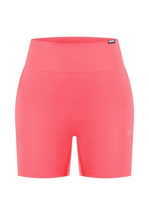 Wysokowalne sportowe szorty w jaskrawym koralowym kolorze, wykonane z elastycznego materiału, o gładkiej fakturze i haftowanym logo na dolnej stronie.