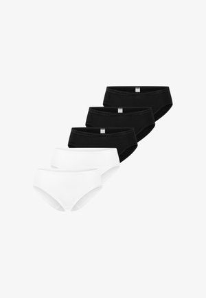 Fünf Paare Baumwollslips in Schwarz und Weiß, abwechselnd farbig angeordnet und diagonal auf einem weißen Hintergrund gestapelt.