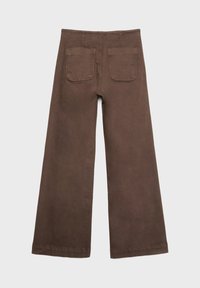 Pantalon marron à jambes larges avec taille haute et deux poches plaquées à l'arrière, présenté à plat sur un fond clair.