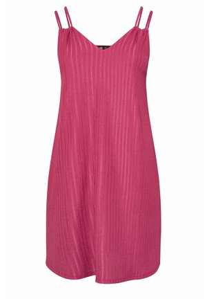 Rosa geripptes Kleid mit V-Ausschnitt, dünnen verstellbaren Trägern und lockerer Passform. Der Stoff hat eine strukturierten Oberfläche.