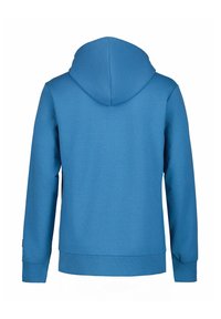 Felpa blu con cappuccio e lacci, texture liscia, polsini e orlo a costine, caratterizzata da un design semplice senza loghi o modelli visibili.