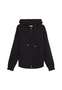 Haut de sweat à capuche noir zippé en tissu doux, doté d'une capuche, de poches avant et d'ornements métalliques dispersés sur la surface.