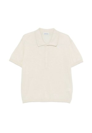 Polo a maniche corte color crema con tre bottoni e colletto morbido, disteso su sfondo bianco.