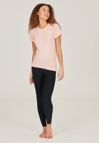 Endurance HALEN  SEAMLESS - Sports T-shirts -  peach whip