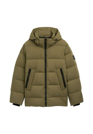 Olijfgroene gewatteerde jas met een capuchon, voorzien van een rits aan de voorkant en twee met rits afgesloten zijzakken, plus elastische manchetten voor extra warmte.