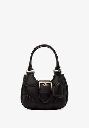 Borsa a tracolla in pelle nera con forma strutturata, accessori in oro, dettaglio con fibbia frontale e pochette mini rimovibile. Texture liscia.