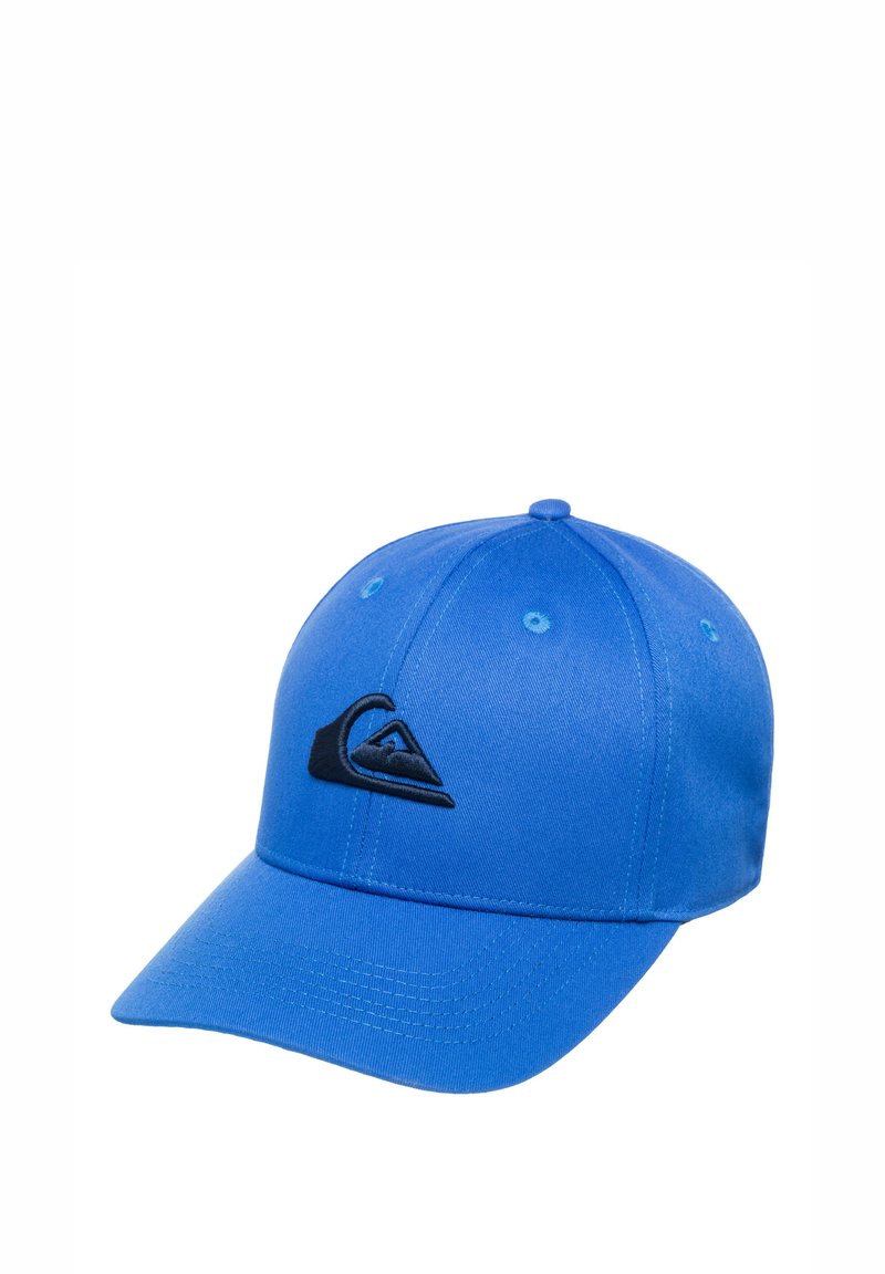 Blå baseballkeps i tyg med en böjd skärm. Har en svart logotyp på framsidan och synliga sömnadsdetaljer.