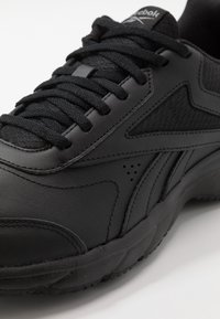 Reebok WORK N CUSHION  - Zapatillas para caminar - black/cold grey